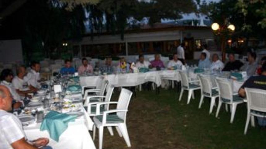 Ezeli rakip ebedi dostuz