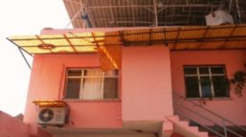 2. Kattan D&uuml;şen Kadın Ağır Yaralandı