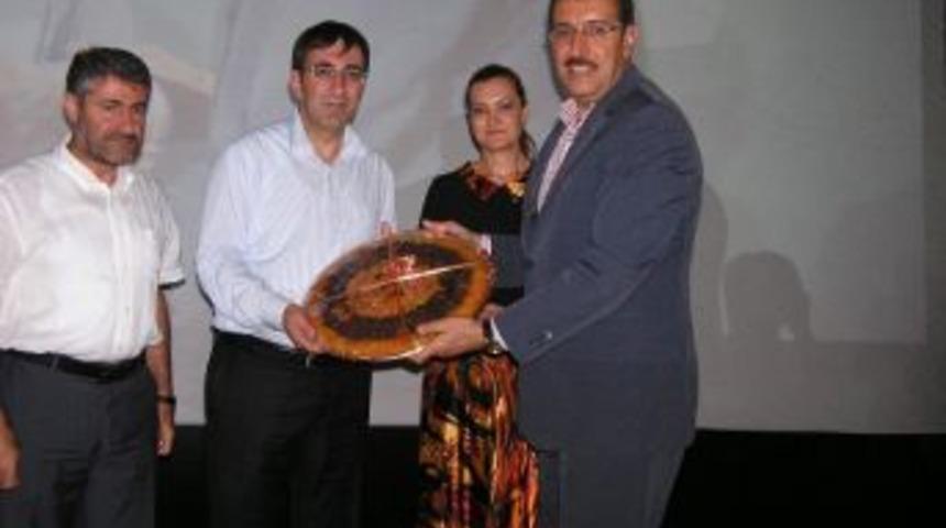 Bakan Yılmaz: &ldquo;ekonomi İle Demokrasiyi Paralel G&ouml;t&uuml;r&uuml;yoruz&rdquo;