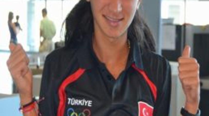 Milli Atletler Londra&rsquo;ya U&ccedil;tu