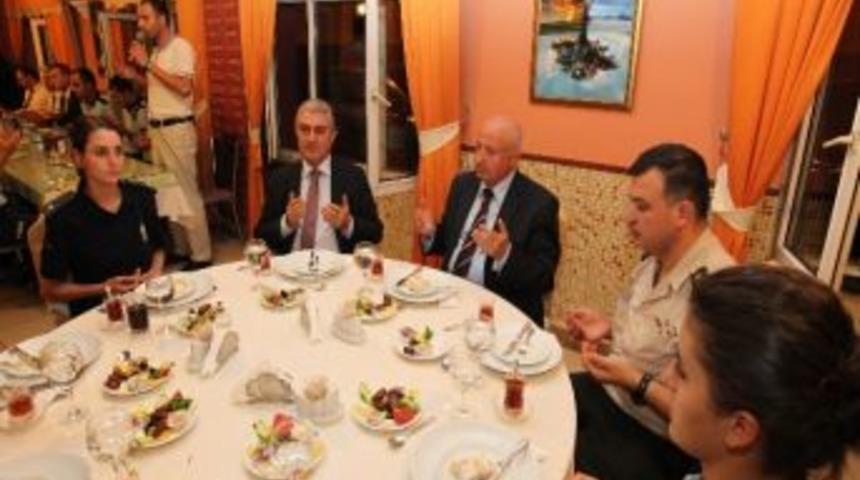 Vali Yüksel Ankara Polisi İle İftarda Buluştu