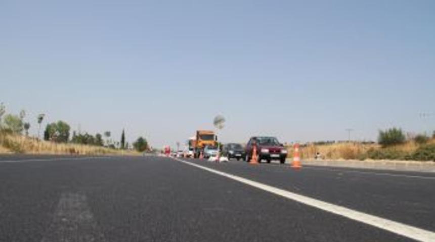 Duble Yollar Kalitesiz Asfalt Sebebiyle K&ouml;stebek Yuvasına D&ouml;nd&uuml;