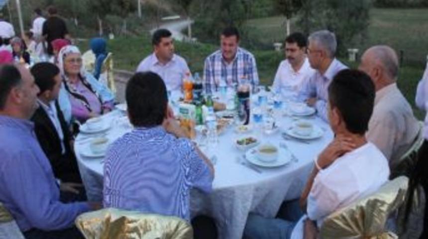 D&uuml;zce D&uuml;siad'dan Huzurevi Sakinlerine İftar Yemeği