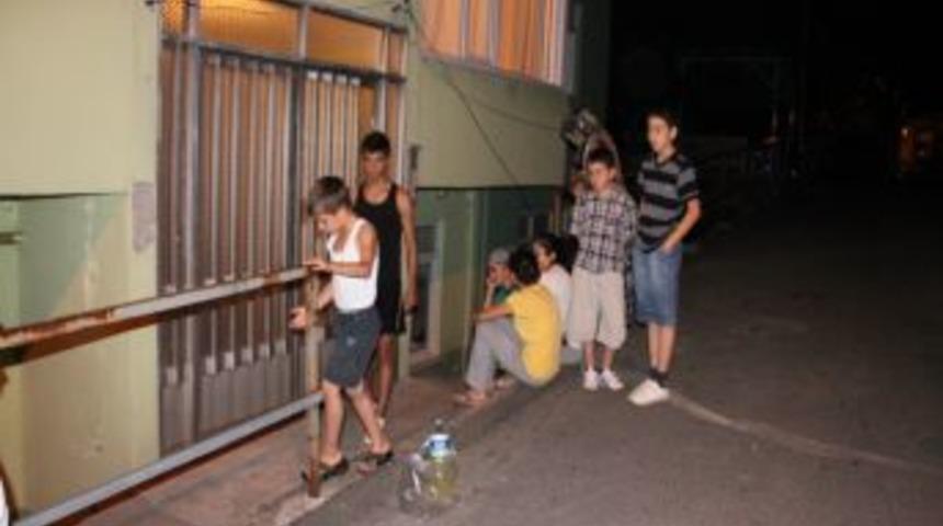 Mahalleli Hırsızı Elinden Ka&ccedil;ırdı