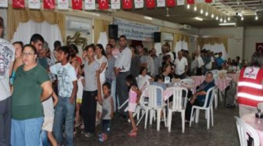 T&uuml;rk Kızılayı Urla Şubesi İftar Yemeği D&uuml;zenledi