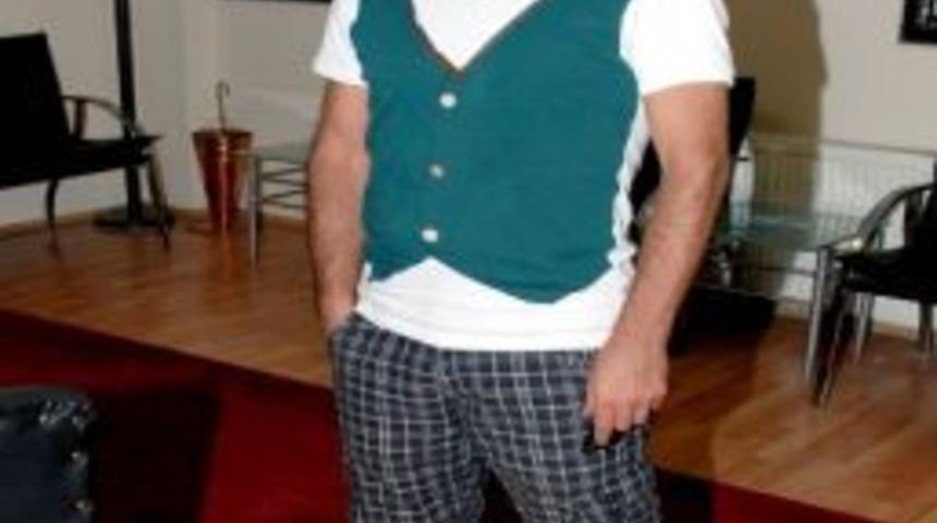 Kara Lastikli Tiyatrocu