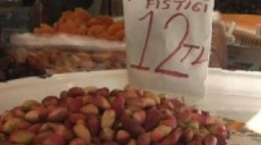 Yeni mahs&uuml;l fıstık tezgahta