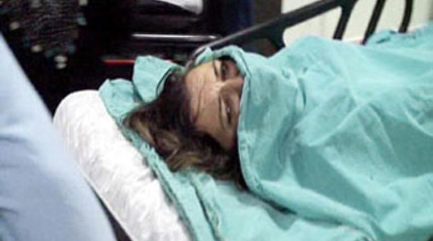 Evi terk eden karısını bı&ccedil;akladı