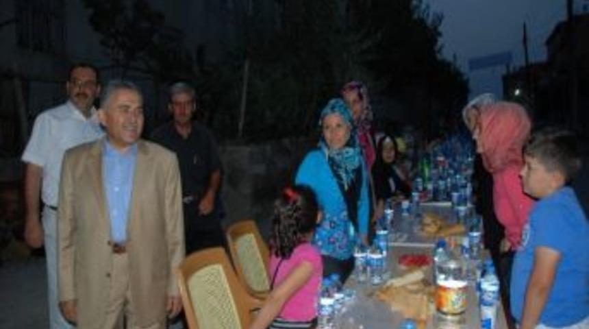 B&uuml;y&uuml;kkılı&ccedil; A&ccedil; Kalmaz Sokak&rsquo;ta İftar Konuğu