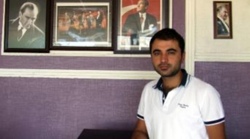 Atat&uuml;rk Sevgisi Eşini Kıskandırdı