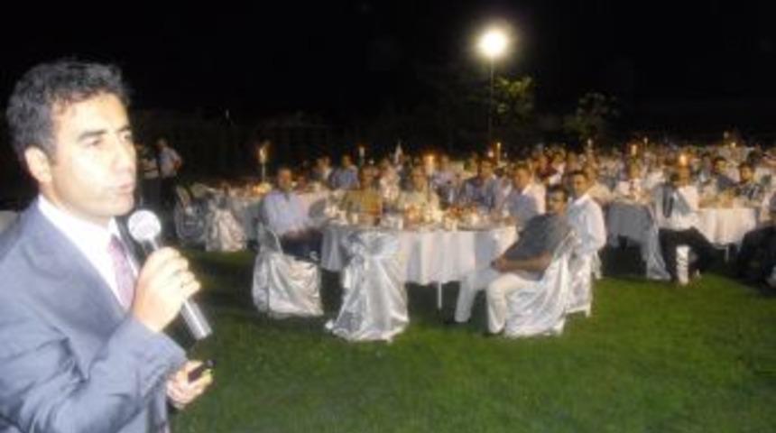 Saim Orhan: Eğitim G&ouml;n&uuml;ll&uuml;leri T&uuml;rkiye'yi D&uuml;nyaya Tanıtıyor