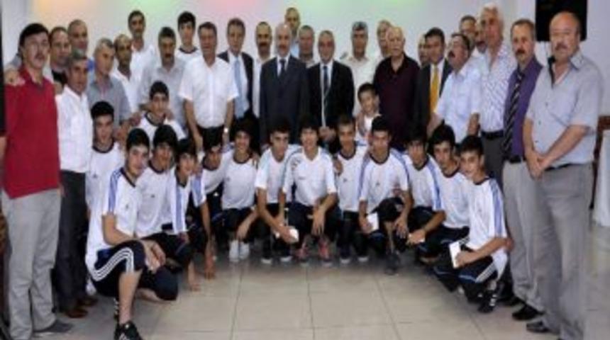 Demirspor&rsquo;a &Ouml;d&uuml;lleri Dağıtıldı