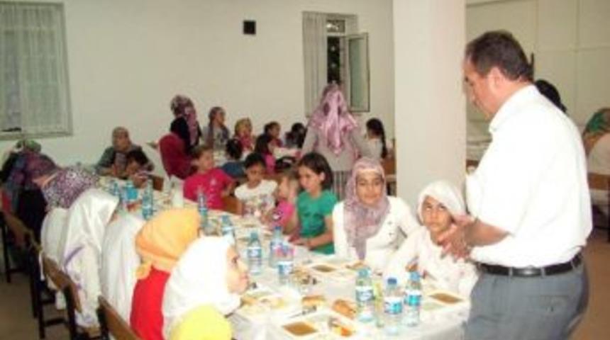 Kur&rsquo;an Kursu &Ouml;ğrencileri İftarda Bir Araya Geldi