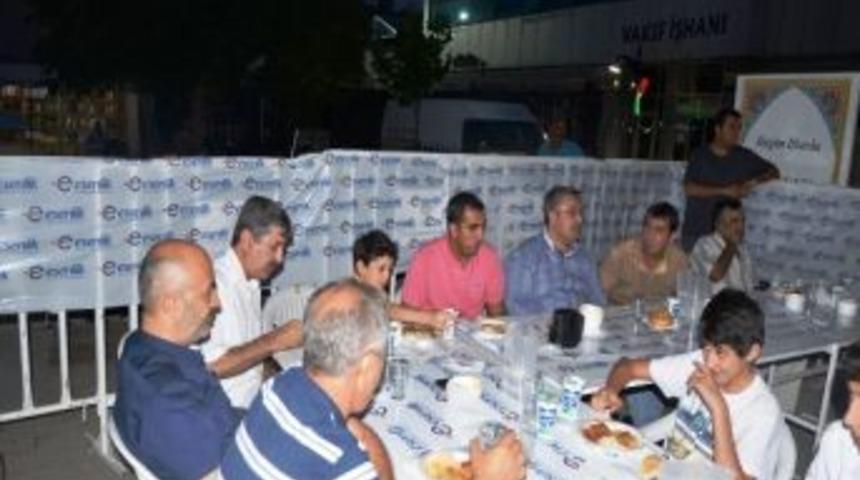 Malatya'da İftar &Ccedil;adırında Her G&uuml;n Bin 500 Kişiye Yemek