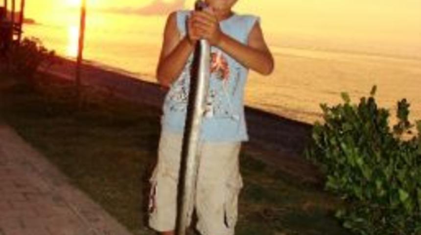 Sekiz Yaşındaki Balık&ccedil;ı, Yılan Balığı Yakaladı