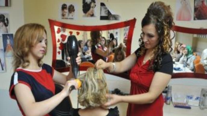 Bilgi Evi Kursları Gen&ccedil;lerin Umut Kapısı Oldu