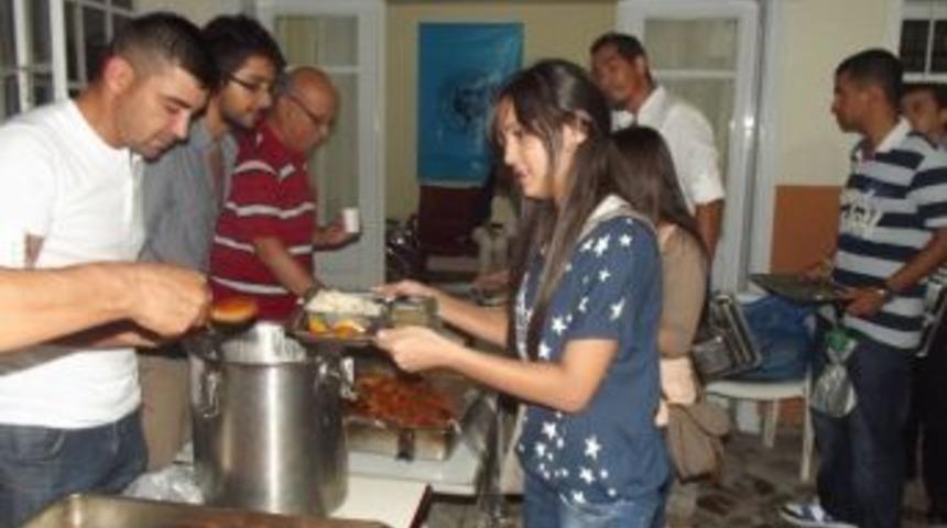 Salihli T&uuml;rk Ocakları Gen&ccedil;lik Kolları'ndan İftar Yemeği