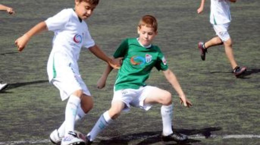 Minik Bursasporluların Sertifika Sevinci