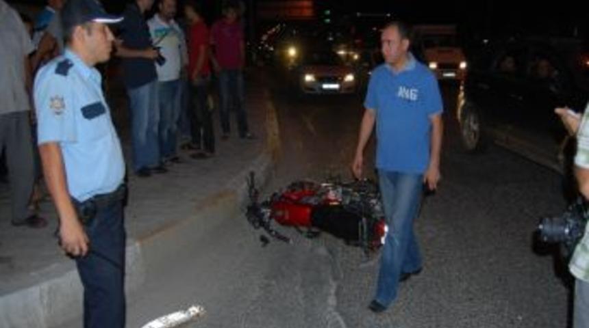 Motosiklet İle Otomobil &Ccedil;arpıştı: 1 Yaralı