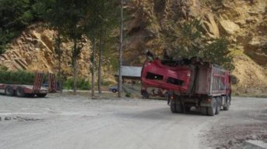 Kamyon Şarampole Yuvarlandı: 1 &Ouml;l&uuml;