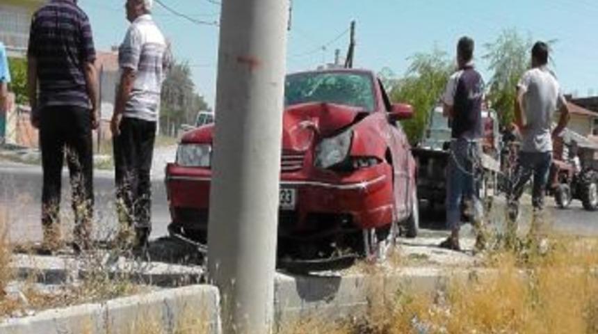 Kulu’da Otomobil Elektrik Direğine Çarptı: 1 Yaralı