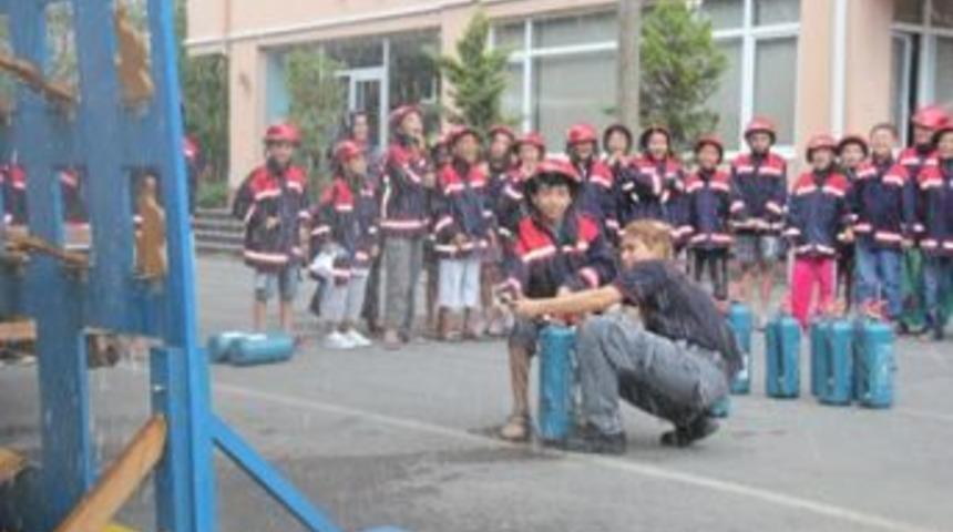 Bilgi evleri &uuml;yeleri yangın tatbikatında