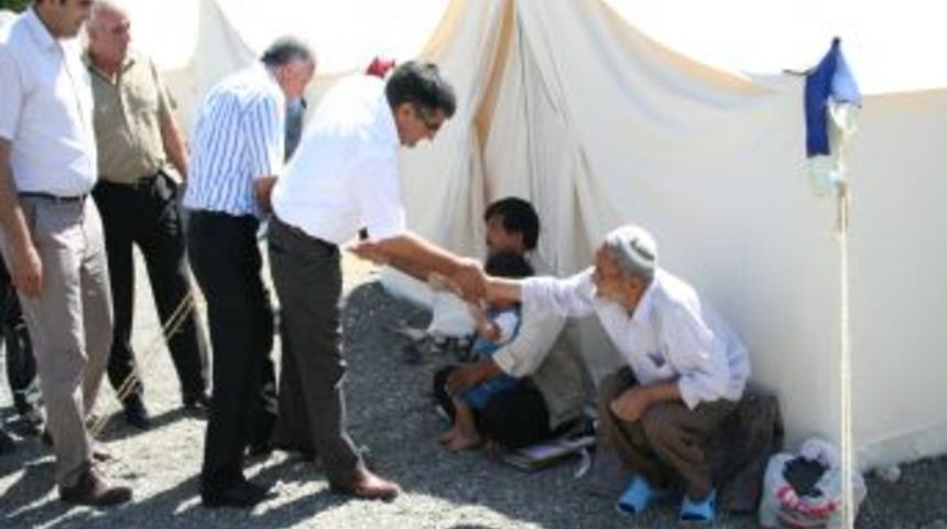 CHP, Erzincan'da Afgan M&uuml;ltecilere Gıda Ve Giyim Yardımında Bulundu