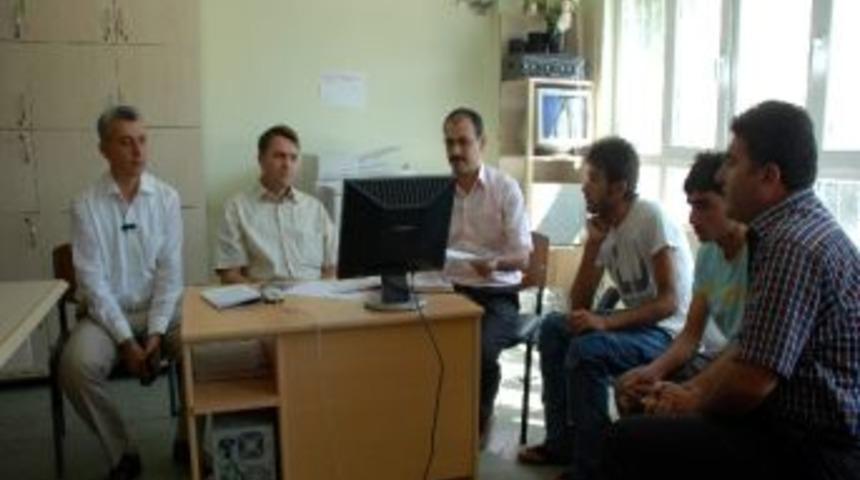 Kaymakam Esen, Sınav Tercih Merkezlerini Gezdi