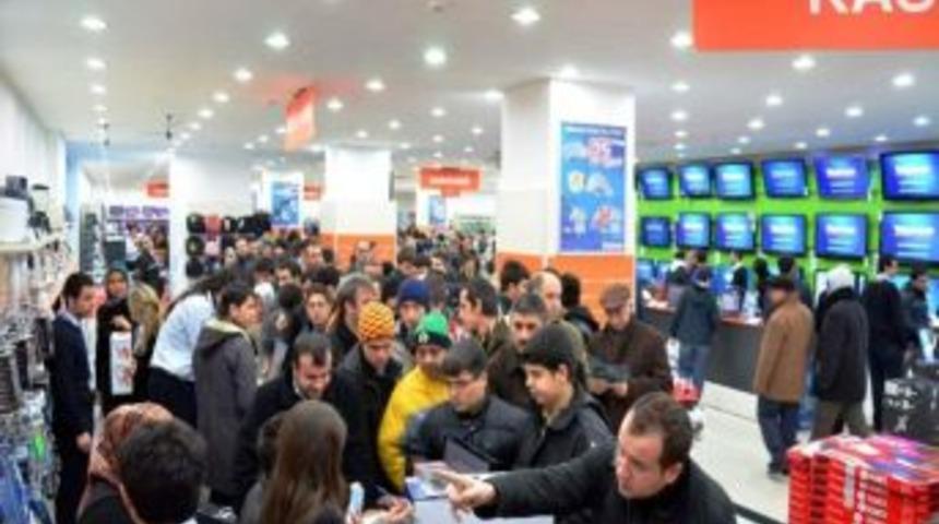 Vatan Bilgisayar 57&rsquo;nci Mağazasını Eskişehir'de A&ccedil;tı