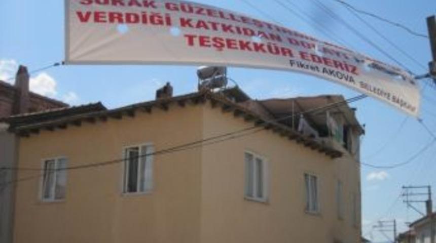 Burhaniye&rsquo;de Tarihi Evler &Ccedil;i&ccedil;ek A&ccedil;tı