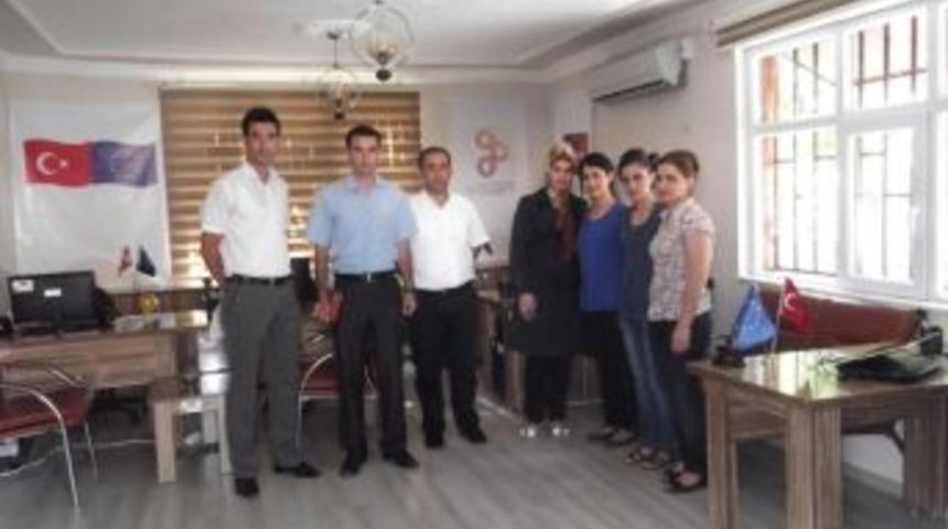 Eşitlik Merkezinde G&ouml;rev Alacak Rehberler Eğitiliyor