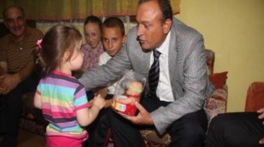 Vali Kızılcık, Yer Sofrasında İftar A&ccedil;tı