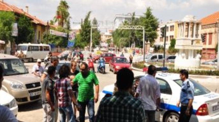 Kentin G&ouml;beğinde Sopalı Kavga