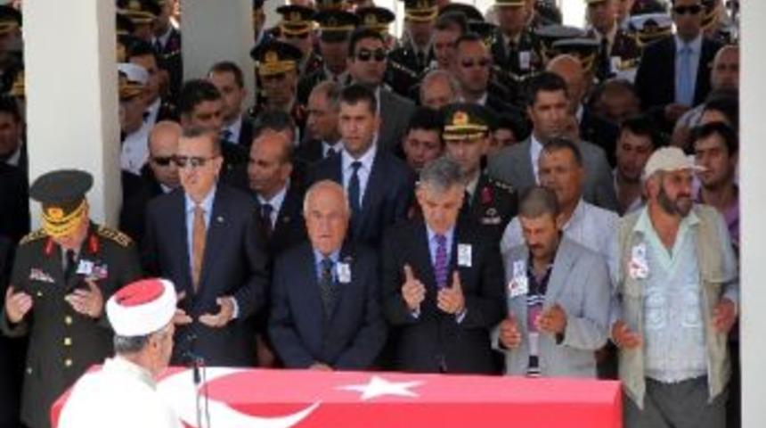 Şehit Piyade Er Enes &Ccedil;akırdoğan G&ouml;zyaşları İ&ccedil;in Kocatepe Camii'nde T&ouml;ren D&uuml;zenlendi (2)