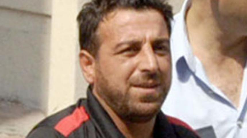 Arkadaşının kız kardeşini &ouml;pmeye &ccedil;alıştı