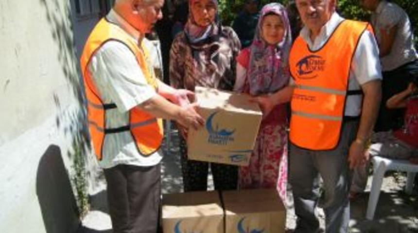 Kimse Yok Mu Soma'da 100 Aileye Gıda Yardımı Yaptı