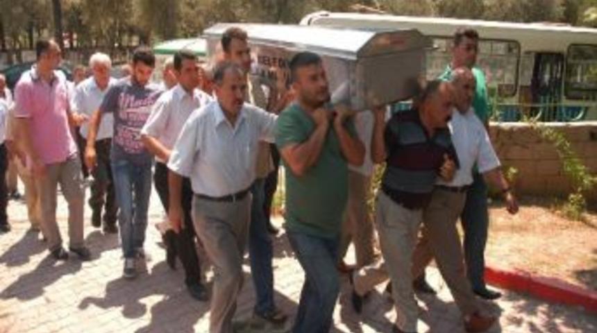 T&uuml;rkiye&rsquo;nin İlk Kadın Milli Eğitim M&uuml;d&uuml;r&uuml; 20 Kişinin Katıldığı T&ouml;renle Defnedildi