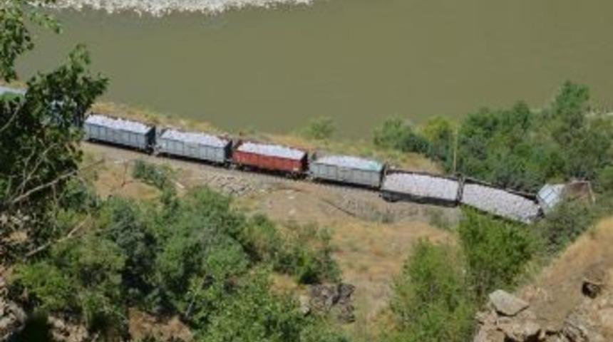 PKK, Van&rsquo;a giden yardımları hedef aldı