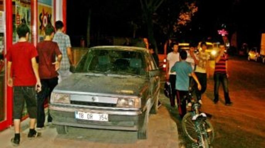 Kaldırımlara Park Edilen Ara&ccedil;lara Tepki