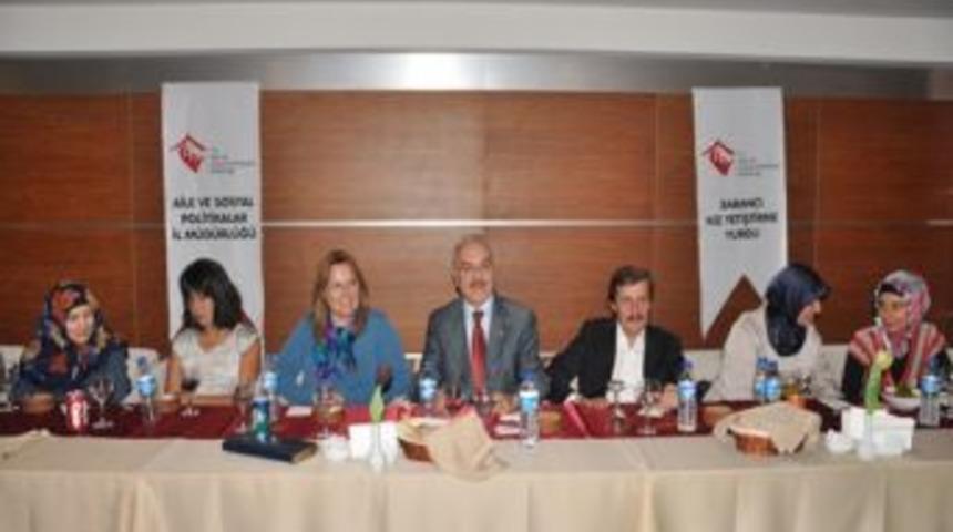 Vali Yenig&uuml;n&rsquo;den İftar Programı