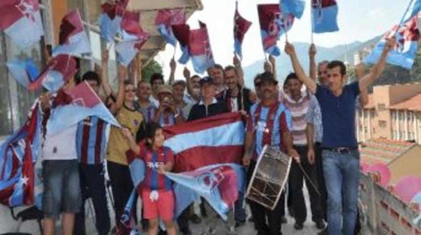 Trabzonsporlular'dan Davul-zurnalı Kutlama