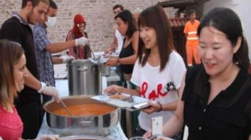 İftar Yemeğine Yabancı Turistlerde Katıldı