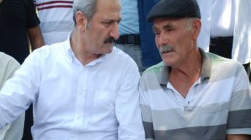 Bakan &Ccedil;ağlayan Şehit Astsubayın Ailesini Ziyaret Etti