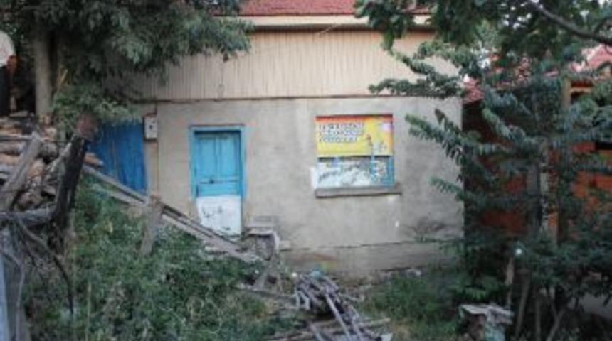 Yalnız Yaşayan Şahıs İla&ccedil; İ&ccedil;erek İntihar Etti