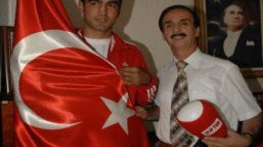 Bahram Muzaffer Şampiyonluk İ&ccedil;in Yumruk Sallayacak