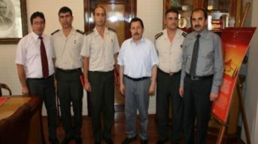 Yaban Hayatının Korunmasına Yardımcı Olan Jandarmaya Plaket