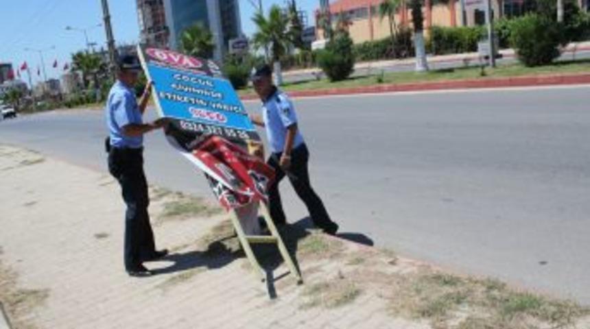 Belediye G&ouml;r&uuml;nt&uuml; Kirliliği Oluşturan Tabelaları Kaldırıyor