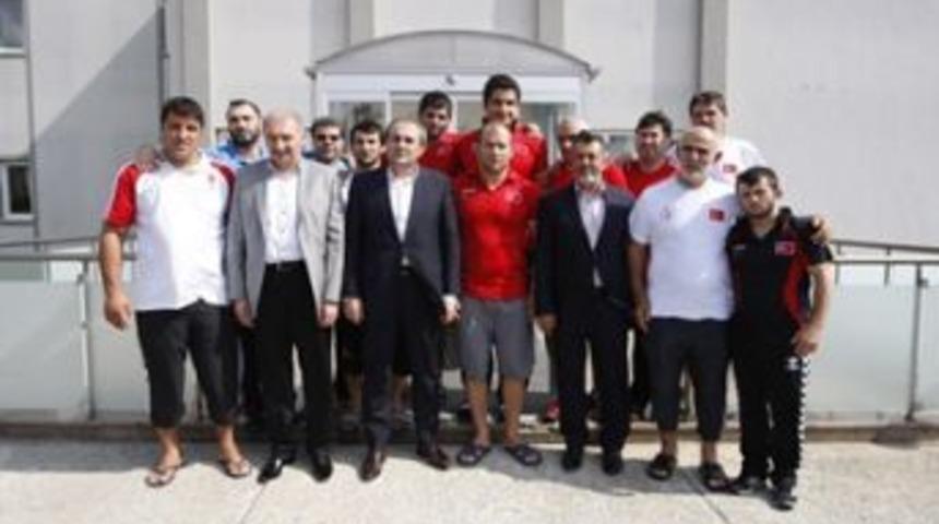 Başakşehir&rsquo;den G&uuml;reş&ccedil;ilere B&uuml;y&uuml;k Destek