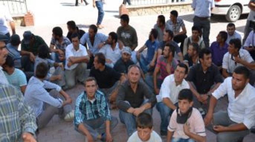 Elektriği Kesilen &Ccedil;ift&ccedil;iler Valiliğe Y&uuml;r&uuml;d&uuml;