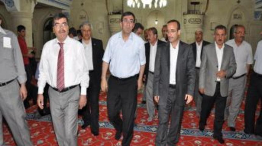 Bakan Yılmaz: Esed Babasının Yolundan Gidiyor